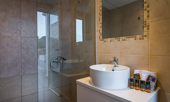 LUXURIOUS INVESTMENT NEAR KOLIMBARI & THE SEA