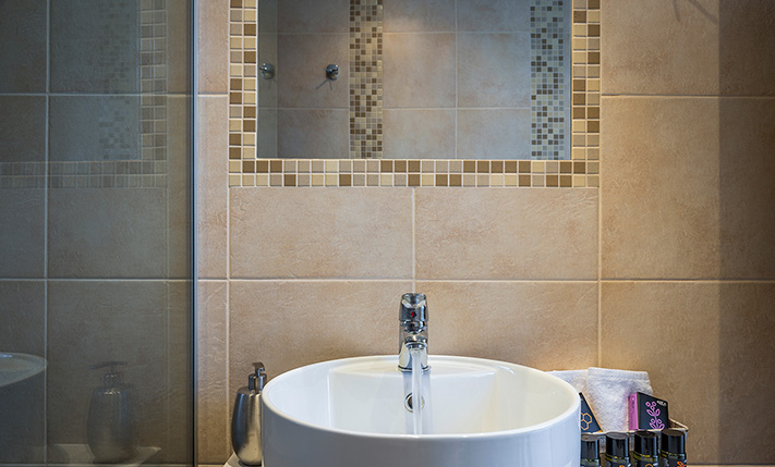 ΠΟΛΥΤΕΛΗΣ ΕΠΕΝΔΥΣΗ ΚΟΝΤΑ ΣΤΟ ΚΟΛΥΜΠΑΡΙ