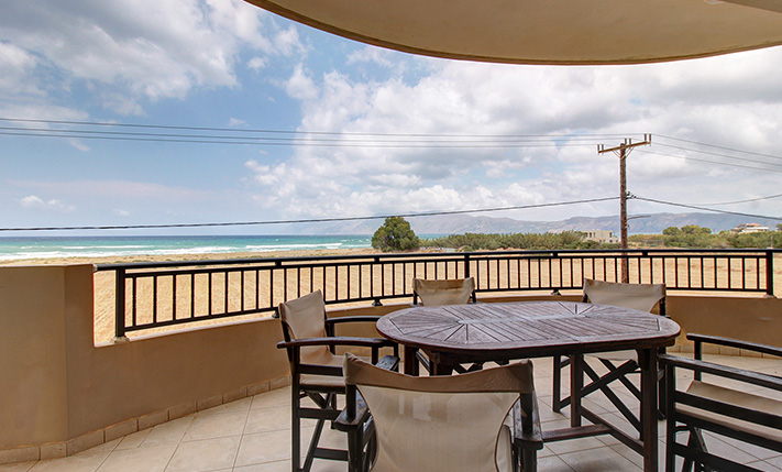 LARGE PENTHOUSE APARTMENT WITH SEA VIEWS