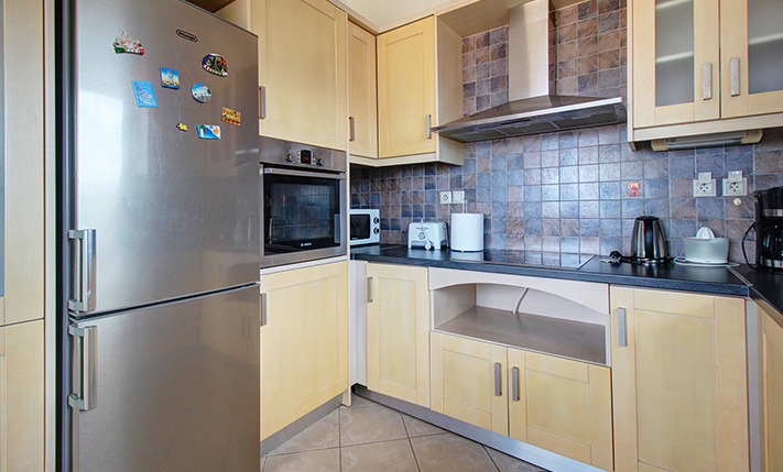 LARGE PENTHOUSE APARTMENT WITH SEA VIEWS