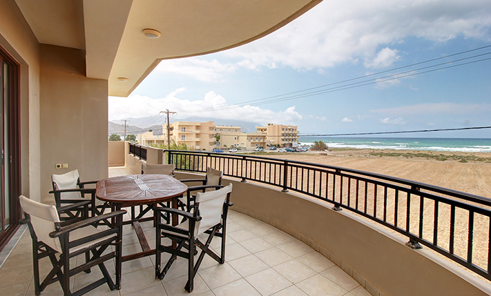 LARGE PENTHOUSE APARTMENT WITH SEA VIEWS