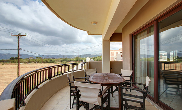 LARGE PENTHOUSE APARTMENT WITH SEA VIEWS