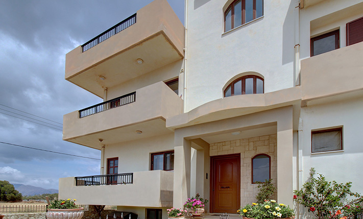 LARGE PENTHOUSE APARTMENT WITH SEA VIEWS