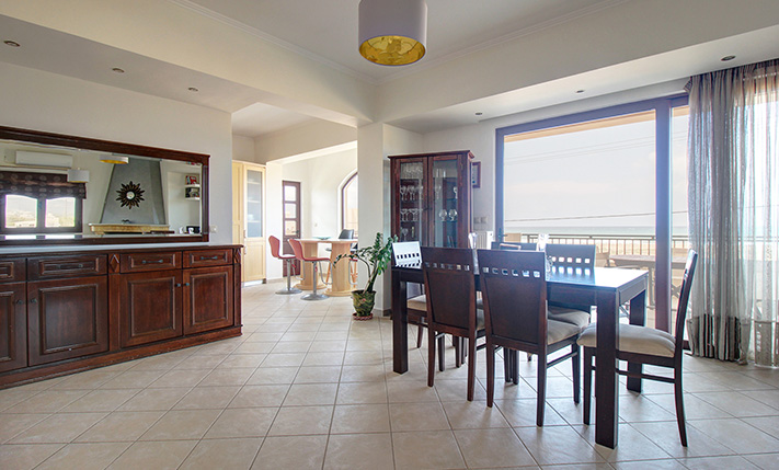 LARGE PENTHOUSE APARTMENT WITH SEA VIEWS