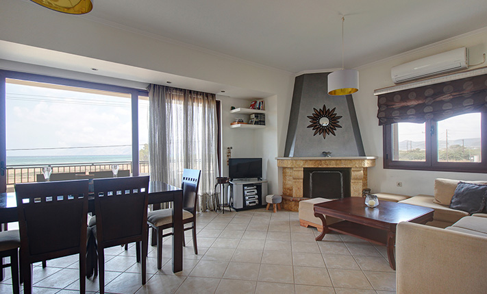 LARGE PENTHOUSE APARTMENT WITH SEA VIEWS