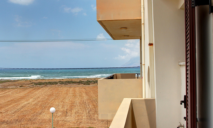 A 2-FAMILY BUILDING WITH SEA VIEWS