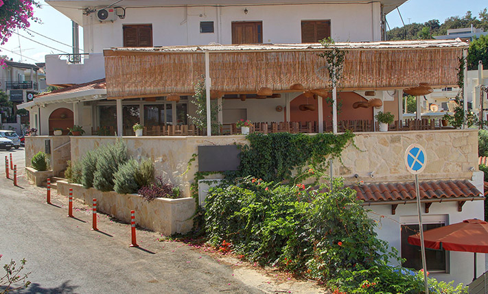 UNIT ON LONG-TERM LEASE WITH ATTRACTIVE RETURN