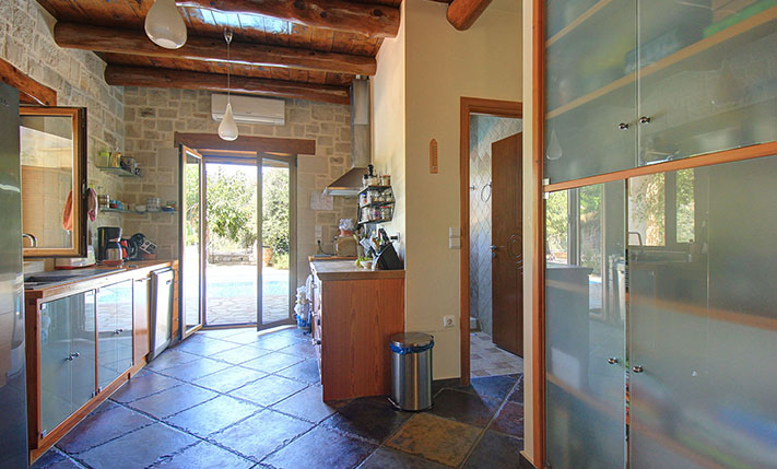 RARE ACCESSIBLE 1-LEVEL VILLA WITH POOL & GARDEN