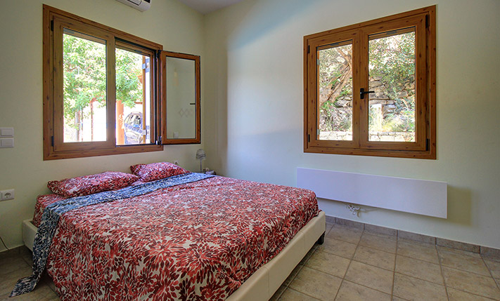 RARE ACCESSIBLE 1-LEVEL VILLA WITH POOL & GARDEN