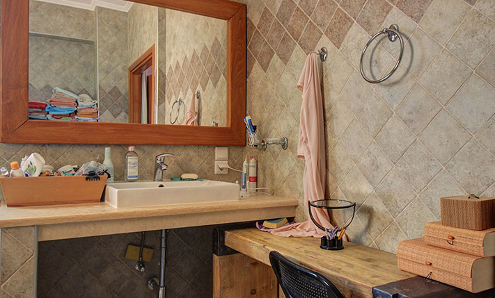 RARE ACCESSIBLE 1-LEVEL VILLA WITH POOL & GARDEN