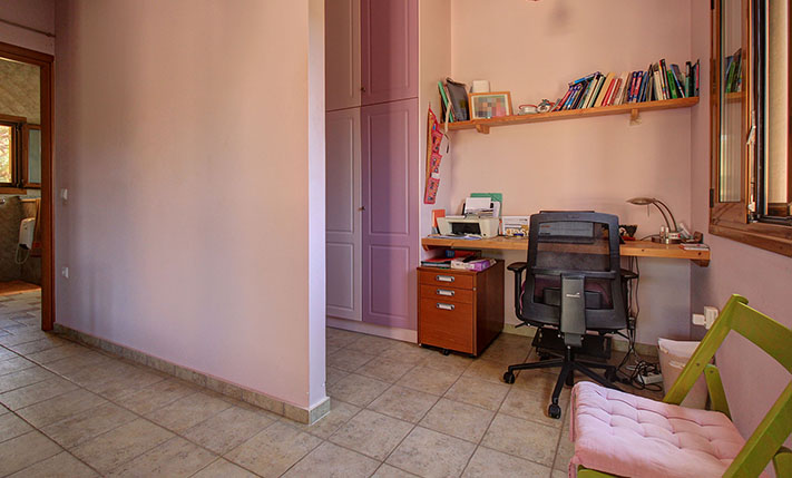 RARE ACCESSIBLE 1-LEVEL VILLA WITH POOL & GARDEN