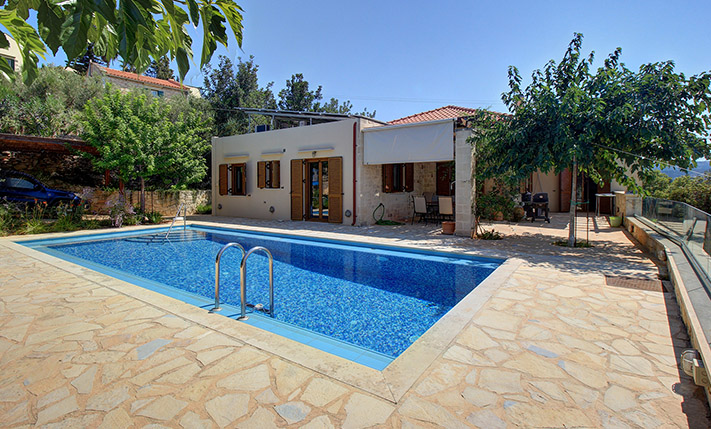 RARE ACCESSIBLE 1-LEVEL VILLA WITH POOL & GARDEN