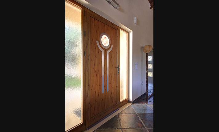 RARE ACCESSIBLE 1-LEVEL VILLA WITH POOL & GARDEN