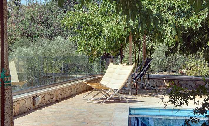 RARE ACCESSIBLE 1-LEVEL VILLA WITH POOL & GARDEN