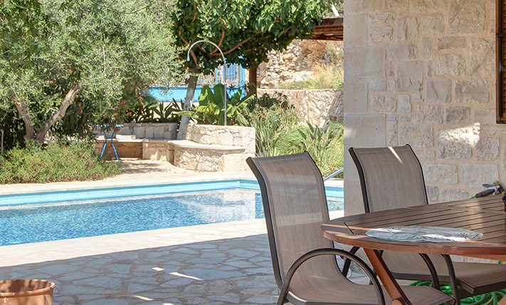 RARE ACCESSIBLE 1-LEVEL VILLA WITH POOL & GARDEN