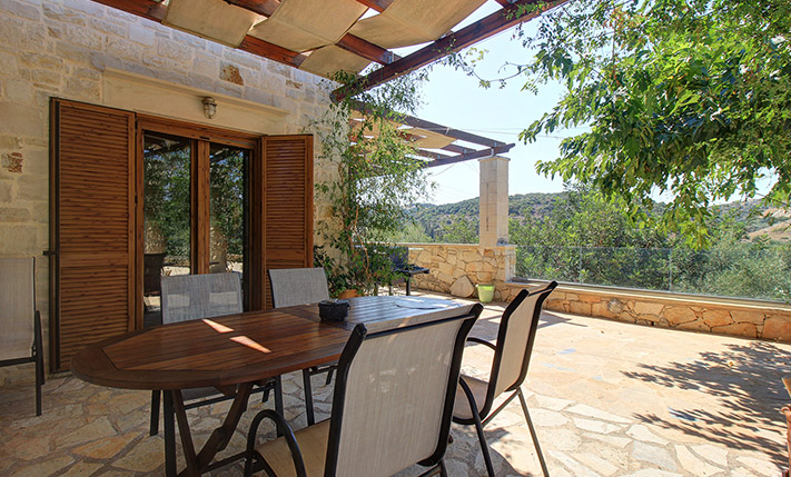 RARE ACCESSIBLE 1-LEVEL VILLA WITH POOL & GARDEN