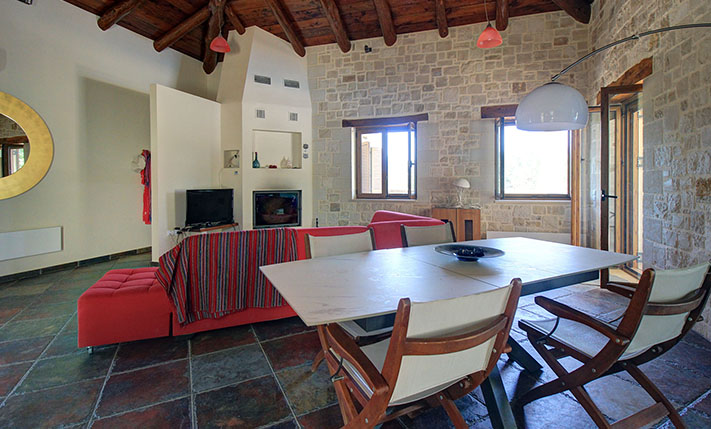 RARE ACCESSIBLE 1-LEVEL VILLA WITH POOL & GARDEN