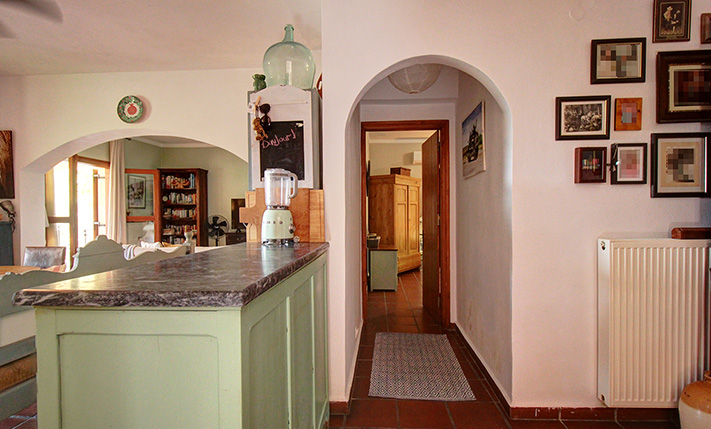 A VERSATILE RUSTIC RETREAT IN ABSOLUTE PRIVACY