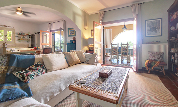 A VERSATILE RUSTIC RETREAT IN ABSOLUTE PRIVACY