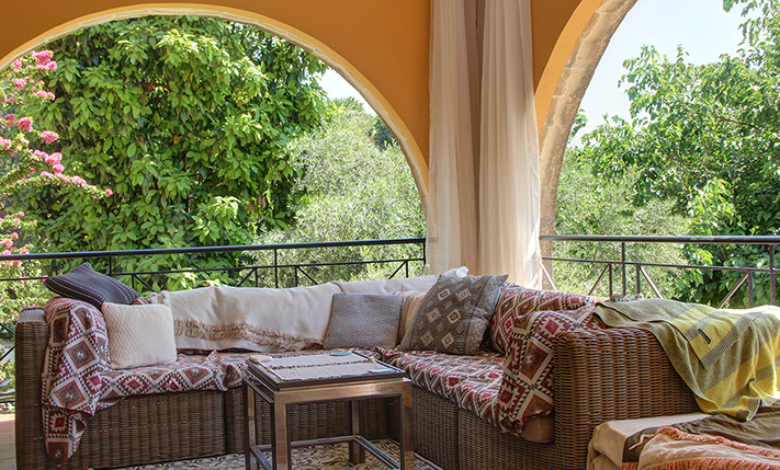 A VERSATILE RUSTIC RETREAT IN ABSOLUTE PRIVACY