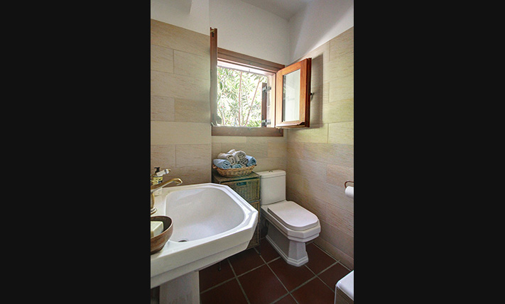 A VERSATILE RUSTIC RETREAT IN ABSOLUTE PRIVACY