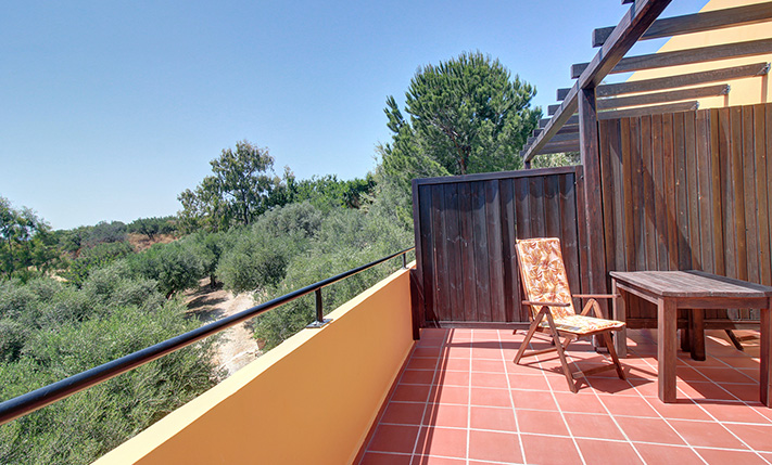 A VERSATILE RUSTIC RETREAT IN ABSOLUTE PRIVACY