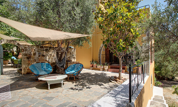 A VERSATILE RUSTIC RETREAT IN ABSOLUTE PRIVACY