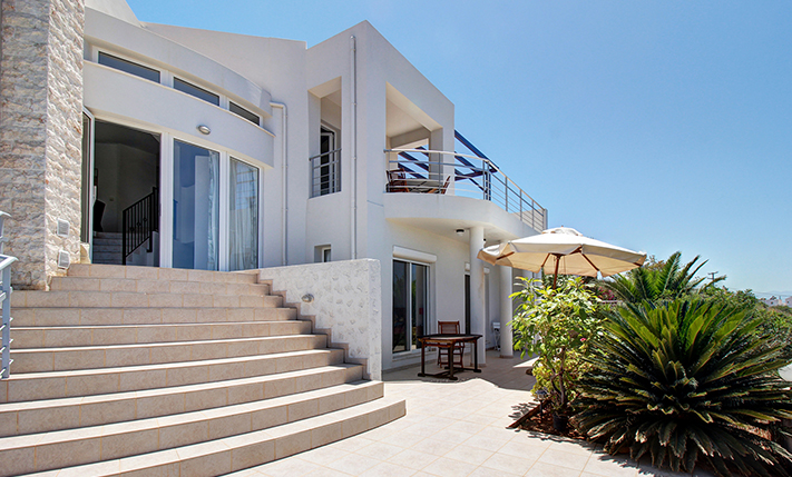 NEAR THE BEACH & WITH UNOBSTRUCTED SEA VIEWS