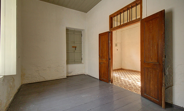 AN OLD PROTECTED MANSION SUITABLE FOR A HOTEL