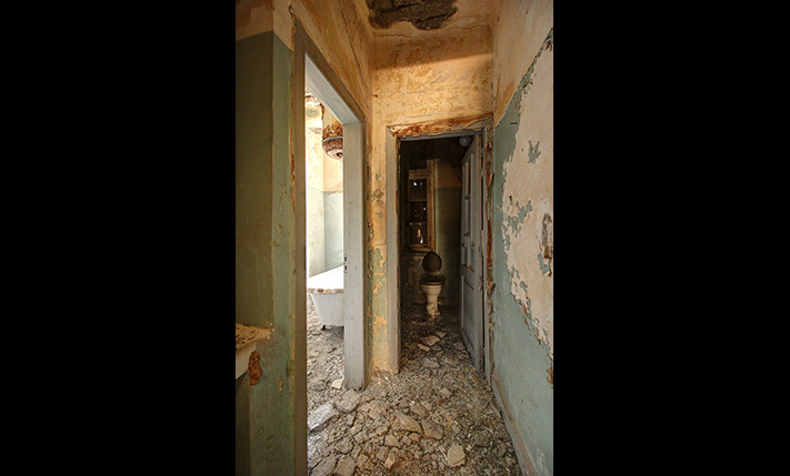 AN OLD PROTECTED MANSION SUITABLE FOR A HOTEL