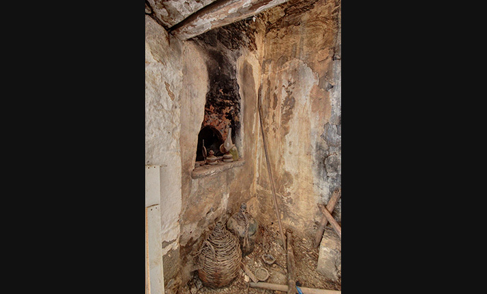 DRAMATIC SURROUNDINGS & AMPLE SPACES