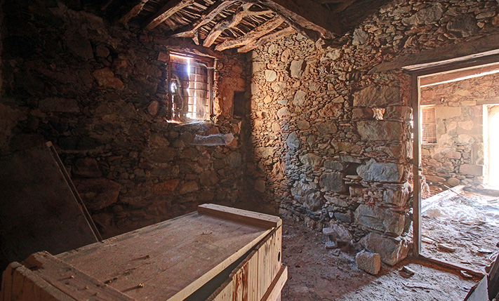 ΕΝΤΟΝΟΣ ΠΑΡΑΔΟΣΙΑΚΟΣ ΧΑΡΑΚΤΗΡΑΣ & ΑΠΛΕΤΟΙ ΧΩΡΟΙ