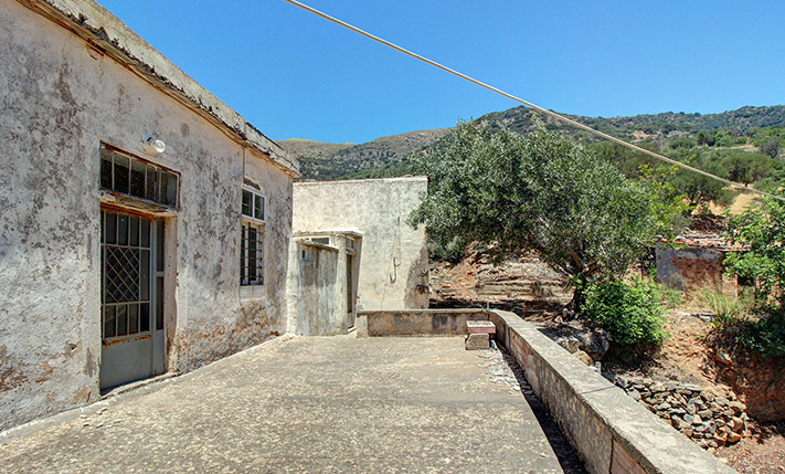 ΕΝΤΟΝΟΣ ΠΑΡΑΔΟΣΙΑΚΟΣ ΧΑΡΑΚΤΗΡΑΣ & ΑΠΛΕΤΟΙ ΧΩΡΟΙ