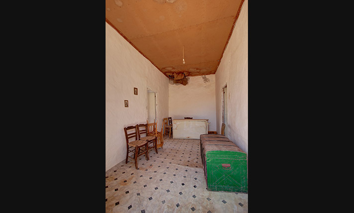 DRAMATIC SURROUNDINGS & AMPLE SPACES