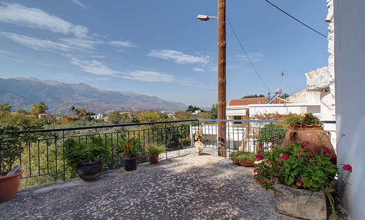 AN UNOBSTRUCTED SPOT UNDER THE WHITE MOUNTAINS