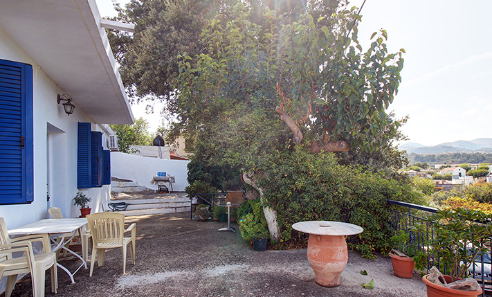 AN UNOBSTRUCTED SPOT UNDER THE WHITE MOUNTAINS