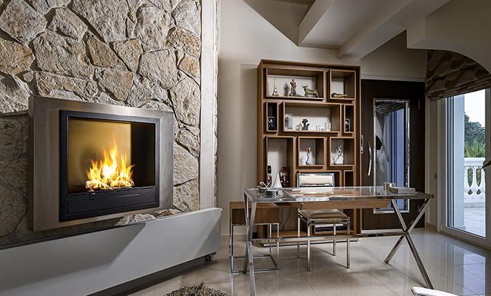 A MANSION THAT OVERLOOKS SOUDA BAY