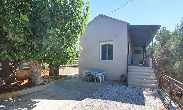 RENOVATED BUNGALOW IN THE VILLAGE CENTER
