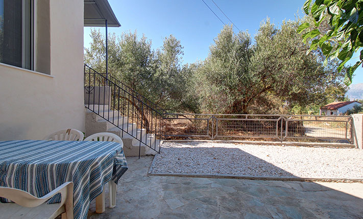 RENOVATED BUNGALOW IN THE VILLAGE CENTER