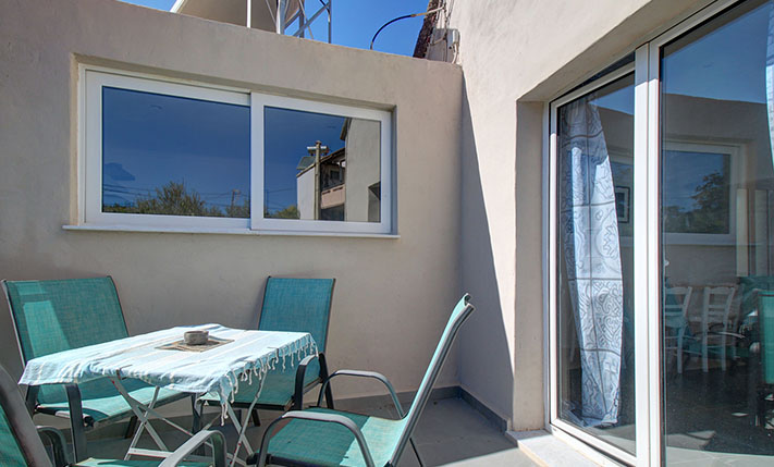 RENOVATED BUNGALOW IN THE VILLAGE CENTER