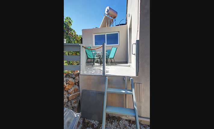 RENOVATED BUNGALOW IN THE VILLAGE CENTER