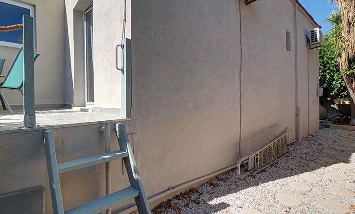 RENOVATED BUNGALOW IN THE VILLAGE CENTER