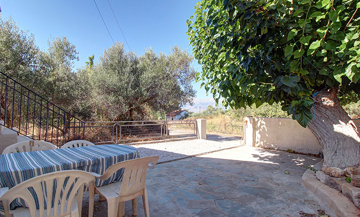 RENOVATED BUNGALOW IN THE VILLAGE CENTER