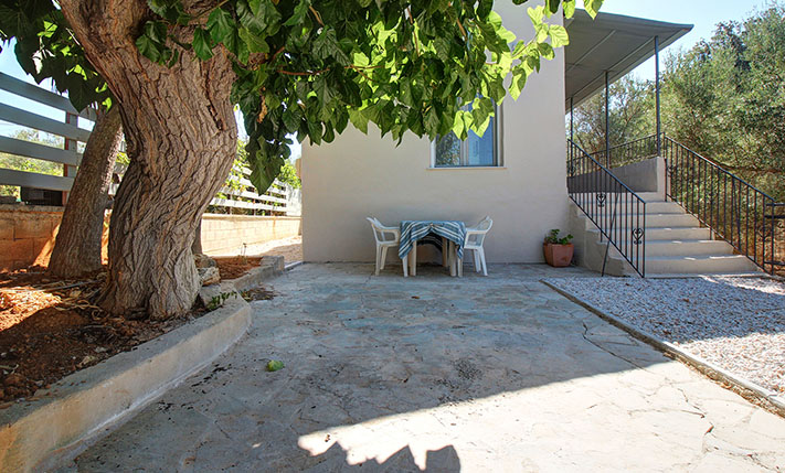 RENOVATED BUNGALOW IN THE VILLAGE CENTER
