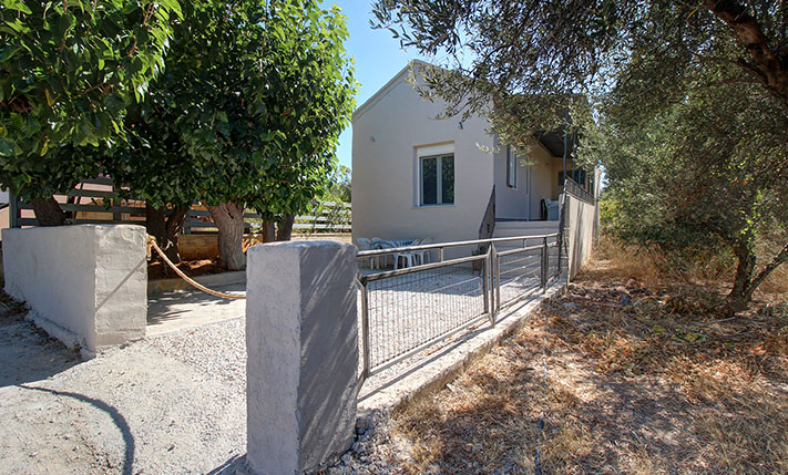RENOVATED BUNGALOW IN THE VILLAGE CENTER