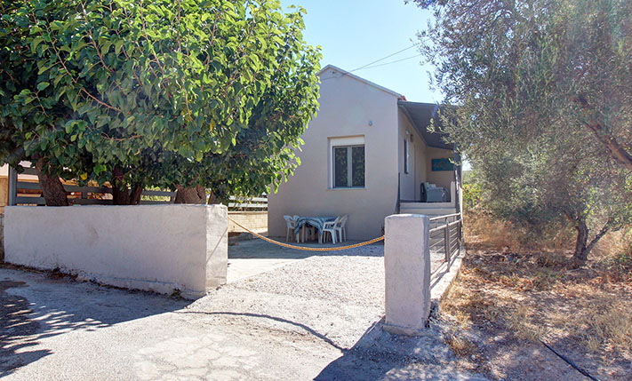 RENOVATED BUNGALOW IN THE VILLAGE CENTER