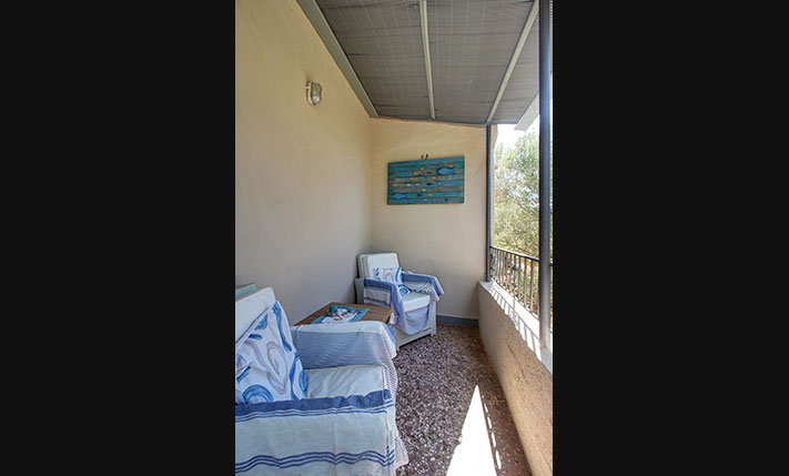 RENOVATED BUNGALOW IN THE VILLAGE CENTER