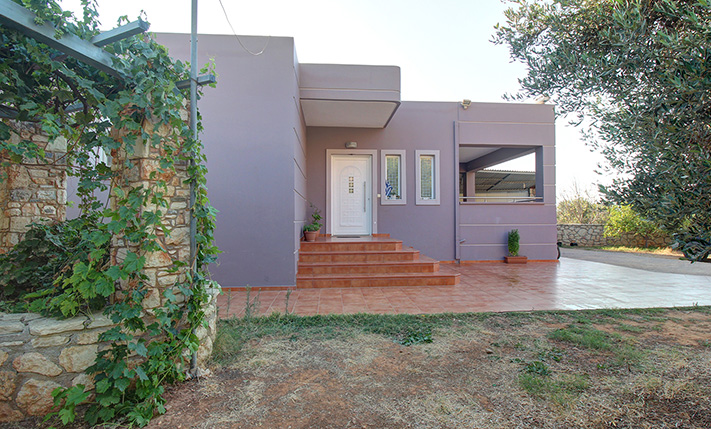 1-LEVEL FAMILY HOUSE NEAR SEITAN LIMANIA BEACH