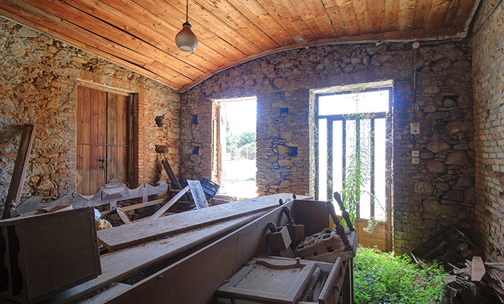 UNCONVERTED GROUND-LEVEL ON A SPACIOUS PLOT