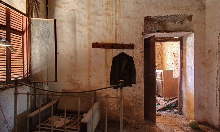 UNCONVERTED GROUND-LEVEL ON A SPACIOUS PLOT